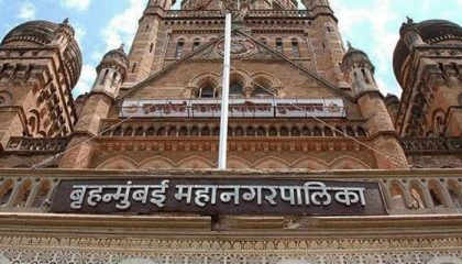 मुंबईत ‘मॅनहोल’वर दुहेरी संरक्षक जाळ्या, डॉ. अमरापूरकर दुर्घटनेनंतर पालिकेची कार्यवाही