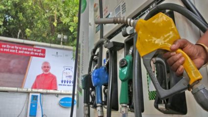 टँकरचालक संपावर जाण्याच्या ‘त्या’ केवळ अफवाच; दुपारी पेट्रोल पंपावर तूफान गर्दी पण नंतर…