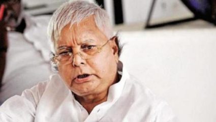 नितीन गडकरींनंतर लालूंच्या आयुष्यावर येतोय बायोपिक, ‘हे’ असू शकतं नाव