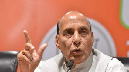 रशिया – युक्रेन युद्ध असंच सुरु राहिलं तर परिणाम सगळ्या जगाला भोगावे लागतील, संरक्षण मंत्री राजनाथ सिंह यांनी व्यक्त केली चिंता
