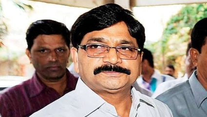 ईडी चौकशी चालू असलेल्या रवींद्र वायकरांना लोकसभेची उमेदवारी कशी मिळाली?