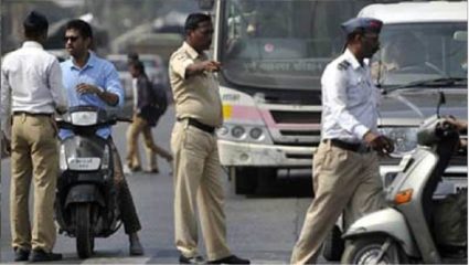 विनाहेल्मेट फिरणे पडले महागात; वर्षभरात वाहतूक पोलिसांनी केली ८५ हजार दुचाकीस्वारांवर कारवाई