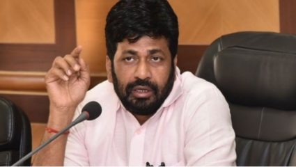 ‘गुवाहाटीला जायच्या वेळी मी उद्धव ठाकरेंना फोन केला होता, पण…’; बच्चू कडू यांचं मोठं विधान