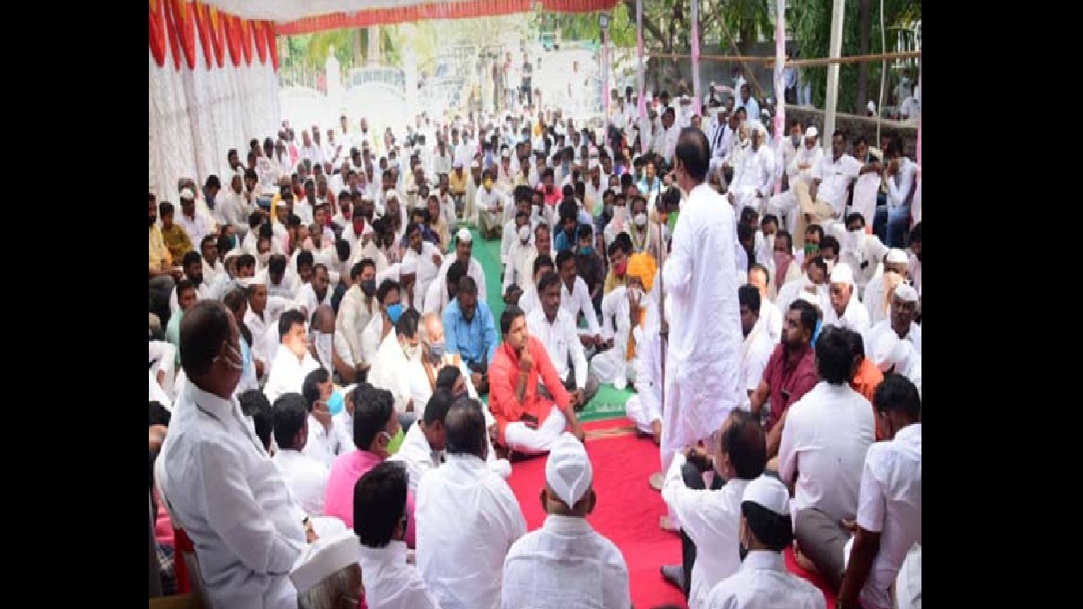 भगीरथ भालके हेच आमचे नेते, राष्ट्रवादीच्या कार्यकर्त्यांनी घातलं साकडं ...