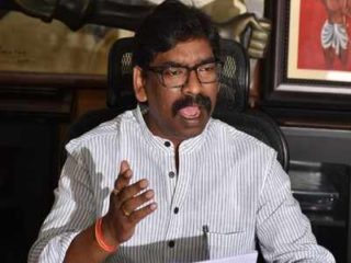 हेमंत सोरेन यांच्या दिल्लीतील घरावर ईडीची धाड, सोरेन बेपत्ता असल्याचा ईडीचा दावा