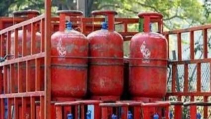 महिन्याच्या पहिल्याच दिवशी गॅस सिलेंडर दरवाढीचा भडका; तब्बल ‘इतक्या’ रुपयांनी वाढले दर