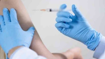 20 वर्षानंतर गुहेबाहेर आला आणि प्रथम घेतली कोरोना लस; या माणसाची स्टोरी ऐकून थक्क व्हाल