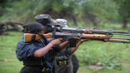 छत्तीसगड महाराष्ट्र बॉर्डरवर नक्षलवाद्यांचा सैनिकांवर हल्ला! गोळीबारात दोन जवान शहीद