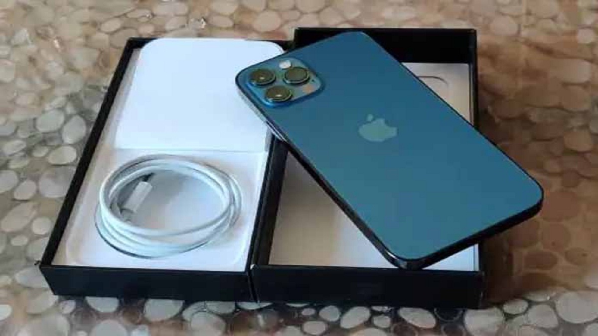 Only One Charger Will Charge All Devices Shock To Apple Nrvk