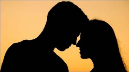 ऑफिसमध्ये विवाहबाह्य संबंध ठेऊ नकाच ! अन्यथा नोकरी जाणार; ‘या’ कंपनीचा कर्मचाऱ्यांना इशारा
