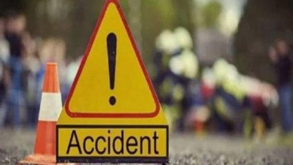 जुन्या मुंबई-पुणे महामार्गावर भीषण अपघात, भरधाव कंटेनर पलटी; अपघात सीसीटीव्हीत कैद