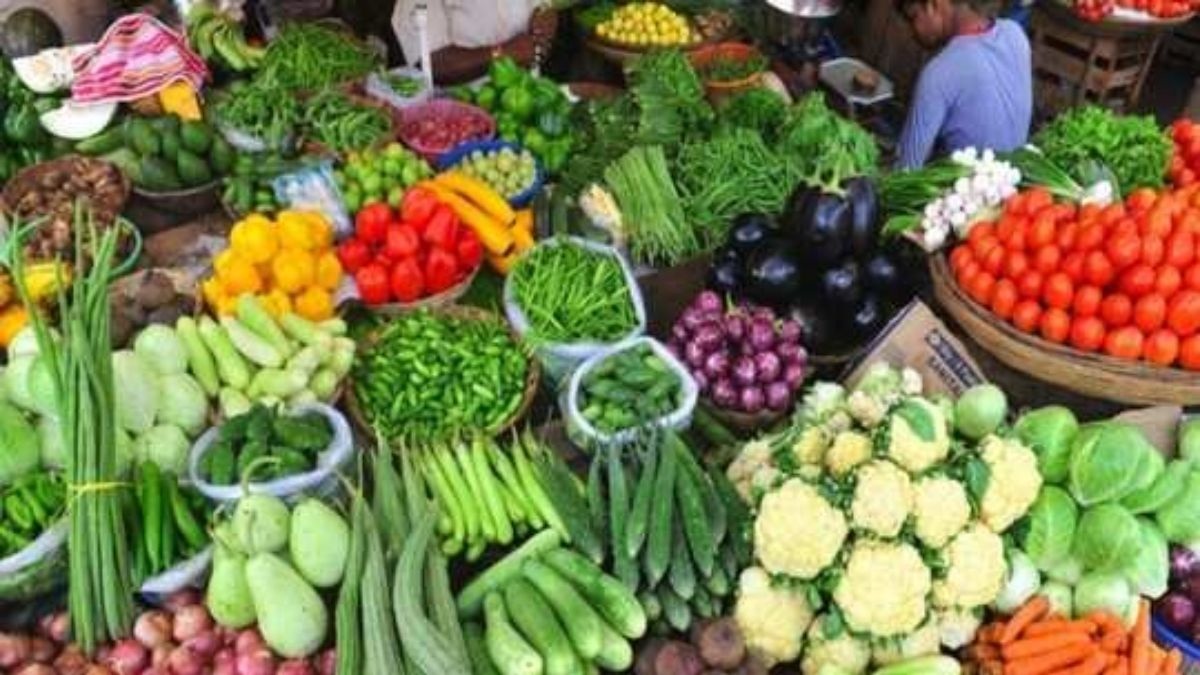 पुढच्या दोन महिन्यांत भाज्यांचे दर आणखी भडकण्याची शक्यता, सर्वसामान्यांच्या बजेटच्या बाहेर जाणार दर, पावसाअभावी शेतकऱ्यांकडून अत्यल्प लागवड