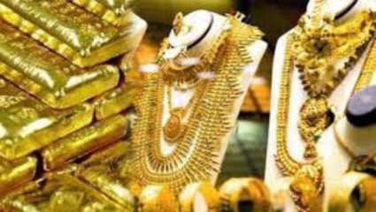 सोन्याचा भाव वधारला आणि चांदीच्या दरात घसरण – आजचा रेट जाणून घ्या एका क्लिकवर