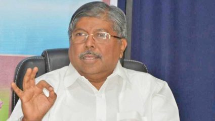 ग्रंथालय कर्मचाऱ्यांच्या मानधनात वाढ करणार – चंद्रकांत पाटील