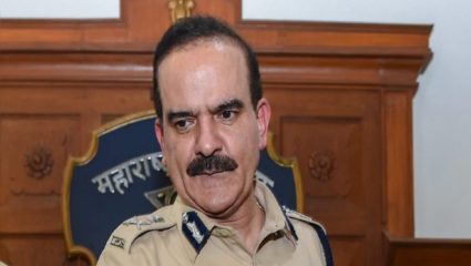 सचिन वाझेला सेवेत घेण्यासाठी मुख्यमंत्री, देशमुखांकडून दबाव; परमबीर सिंग यांची विशेष सीबीआय न्यायालयात माहिती