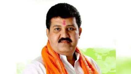 शिंदे गटातील मंत्र्यांविरोधात शिवसेना मैदानात; महंतांना तिकीट देण्याची शक्यता