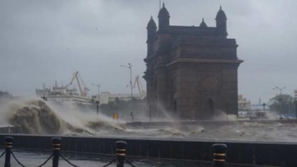 केरळपासून गुजरातपर्यंत चक्रीवादळाचे नवे संकट; रत्नागिरीत पावसाचा कहर, कोकणात आंबे आणि काजूचे पीक झाले नष्ट