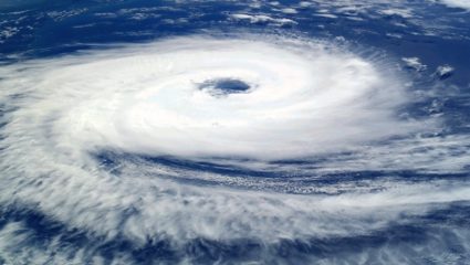 तौत्के चक्रीवादळाचा देशभरात विविध ठिकाणी तडाखा – घरांचे नुकसान, झाडेही उन्मळून पडली, मुसळधार पावसाची हजेरी