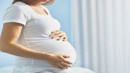 गुजरातमध्ये कोरोनाचे चटके बसू लागले: नोकरी गेल्यानंतर आर्थिक तंगी भेडसावणाऱ्या महिला झाल्या सरोगेट मदर्स; अविवाहित युवतींनीही गर्भाशय भाड्याने दिली