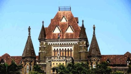 आता कशाला उद्याची बघताय वाट ? कोरोनावर सर्जिकल स्ट्राईकची हीच ती वेळ  -उच्च न्यायालयाने केंद्र सरकार आणि मुंबई पालिकेला खडसावले