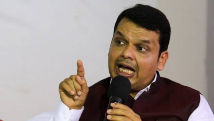 शिवसेनेचे किती खासदार संपर्कात?, फडणवीस म्हणाले…