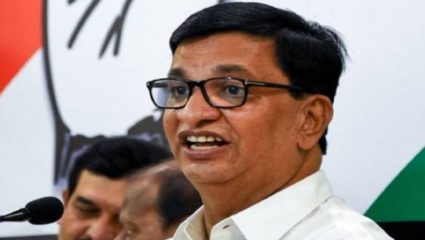 कर्नाटकाकडून मराठी बांधवांवर हल्ले होत असताना मुख्यमंत्री गप्प कसे? – बाळासाहेब थोरात