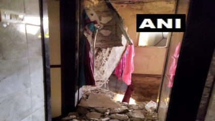 उल्हासनगरमधील इमारतीच्या ४ मजल्याचे स्लॅब तळमजल्यापर्यंत कोसळले, ११ जणांची सुटका – अग्नीशमन दलाचे मदतकार्य सुरु