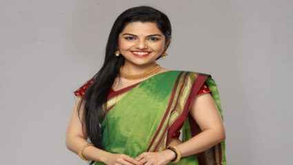 सुरेश भट यांच्या वीस कविता संगीतबद्ध, आर्या आंबेकरने गायलं खास गाणं!