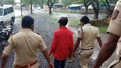 नवरा म्हणाला, ‘वांग्याची भाजी दे’, बायको म्हणाली, ‘संपलीय’, चिडलेल्या नवऱ्याने रॉकेल टाकून दिली पेटवून