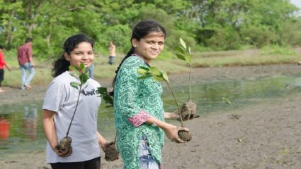 जागतिक पर्यावरण दिनानिमित्त सोलर सिस्टर्स आणि युनायटेड वे मुंबई यांना फेडेक्स प्रायॉरिटी अर्थ ग्रांट डे प्रोग्रामअंतर्गत प्रत्येकी ५०,००० डॉलर्सचे दान