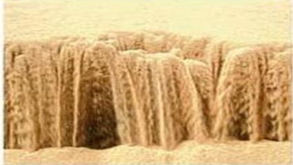 वाळवंटात निघत आहेत वाळूचे कारंजे; काय आहे नेमकं कारण, जाणून घ्या