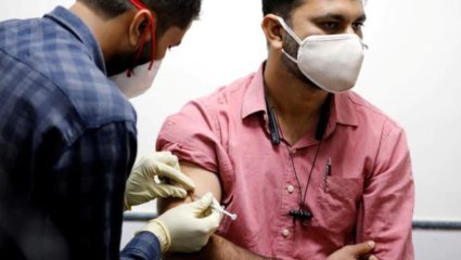राज्यात ४३ टक्केच कर्मचाऱ्यांना लशीची दुसरी मात्रा; आरोग्य विभागाच्या अहवालातून खुलासा