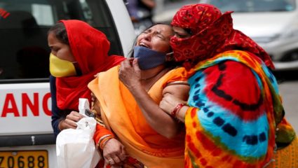 त्यांनी उपचारासाठी घरे गहाण ठेवली, दागिने विकले, कर्जे काढली; कोरोनाबाधितांच्या कुटुंबीयांनी कथन केली परिस्थिती