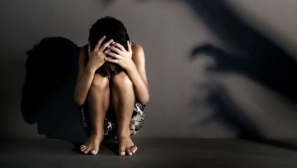 साताऱ्यात अल्पवयीन मुलीवर वर्गातल्‍याच कार्ट्यांनी चाकूचा धाक दाखवून केला बलात्‍कार; पुढे काय झालं ते जाणून घ्या