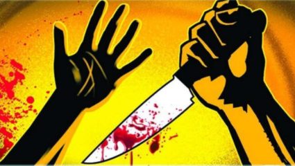 मोबाइलवर व्हिडिओ गेम खेळण्यासाठी रागावले; संतापलेल्या मुलाचा वडिलांवर चाकुहल्ला