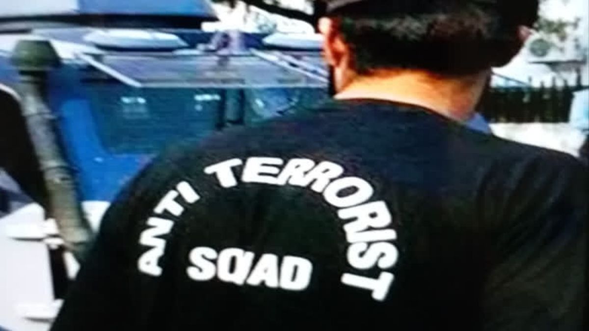 ‘यू.पी.’च्या दहशतवाद विरोधी पथकाची नागपुरात कारवाई; तिघांना अटक ‘यू.पी.’च्या दहशतवाद विरोधी पथकाची नागपुरात कारवाई; तिघांना अटक