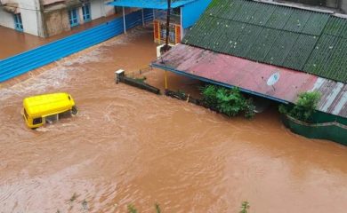 महाडमध्ये बचावकार्यासाठी हेलिकॉप्टर दाखल