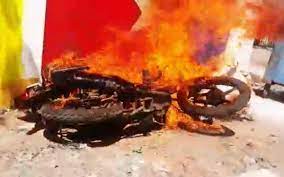 पंचवटी परिसरातील विजयनगर येथे दुचाकी जळून खाक; आग लागली की लावली? चर्चांना उधाण