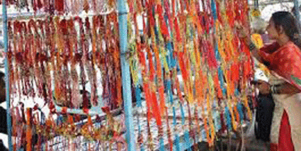 अनधिकृत राखी स्टॉल्सवर सामाजिक कार्यकर्त्याचा आक्षेप