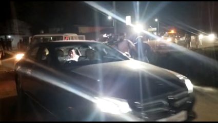 पोलिस व्हॅन नाही तर स्वत:च्या मर्सडीजमधून राणे महाड पोलिस ठाण्याकडे रवाना: माझ्या जीवाला धोका असल्याप्रमाणे हालचाली होत असल्याचा गंभीर आरोप