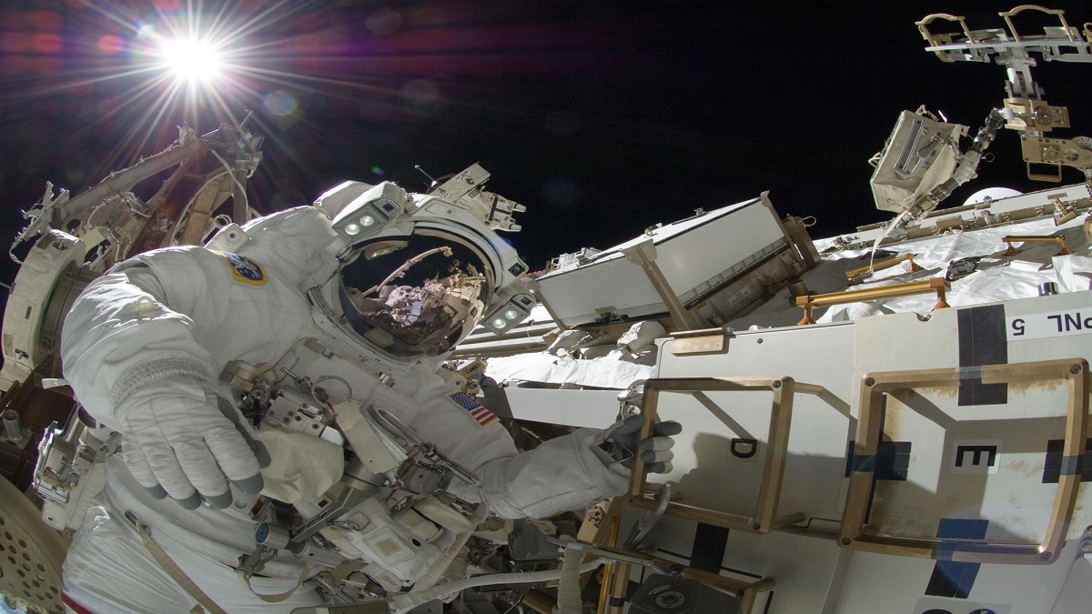 Garbage Threatens Space Missions Discussions Continue On The Battlefield On How To Dispose Of This Waste Nrvk