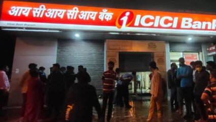 इकडे RBI नं वाढवला रेपो रेट तिकडे ‘या’ बॅंकेचे कर्ज झाले महाग