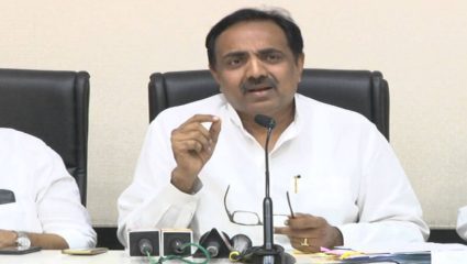मुख्यमंत्री आणि उपमुख्यमंत्री या दोघांचे दिल्लीला सांभाळण्यात दिवस जात आहेत – जयंत पाटील