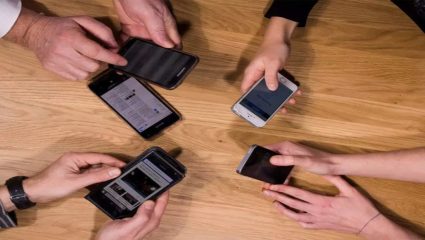 अँड्रॉइड यूजर्ससाठी महत्त्वाची बातमी; केंद्रीय यंत्रणांकडून अलर्ट जारी; आता ‘हे’ करणं टाळाच, नाहीतर…