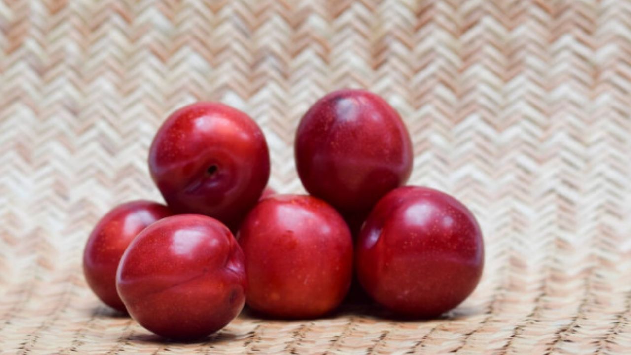 आलूबुखाराचे आरोग्यदायी फायदे