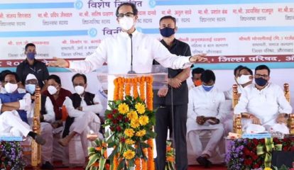 मुख्यमंत्र्यांचा मुक्तीसंग्राम? : ‘आता हात धरायची पंचाईत’ ते ‘आमचे भावी सहकारी’ मुख्यमंत्री उध्दव ठाकरे यांच्या भाषणाने चर्चांना उधाण