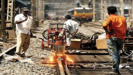 मध्य रेल्वेच्या मार्गावर आज १८ तासांचा महा मेगाब्लॉक; वेळापत्रक पाहून मगच प्रवासाचा आखा बेत