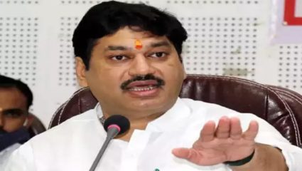 किरकोळ अपघात, अपघातानंतर धनंजय मुडेंची फेसबुक पोस्ट… कृपया अफवांवर विश्वास ठेवू नये मुंडेंचं आवाहन