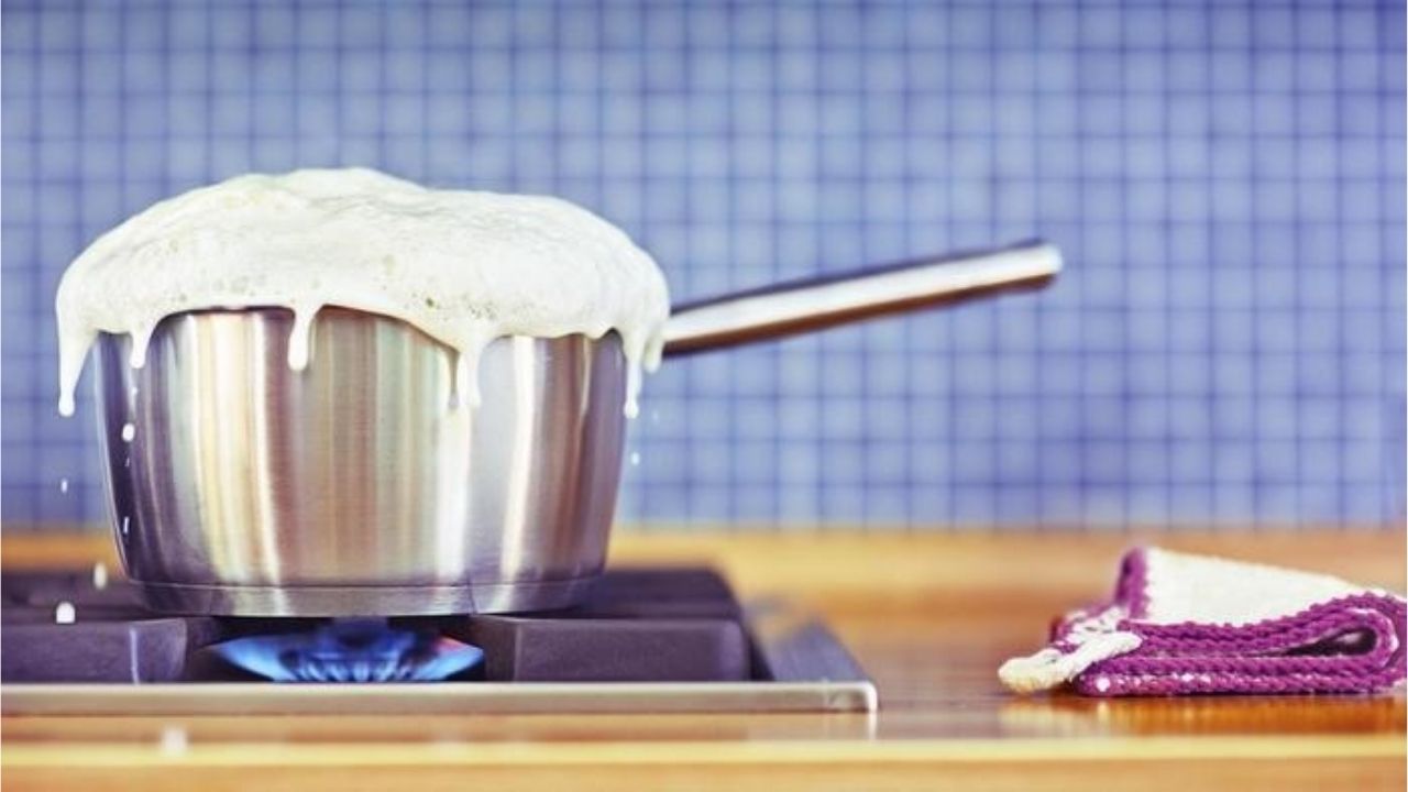 दूध उतू जाणे शुभ की अशुभ?; जाणून घ्या शास्त्र काय सांगते
