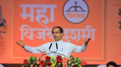 इकडे आड तिकडे विहीर, संकटानी घेरलेल्या आघाडी सरकारला मुख्यमंत्री कसे बाहेर काढणार?